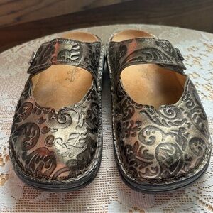 Finn Comfort Stanford Clogs. Size 38/7-7.5